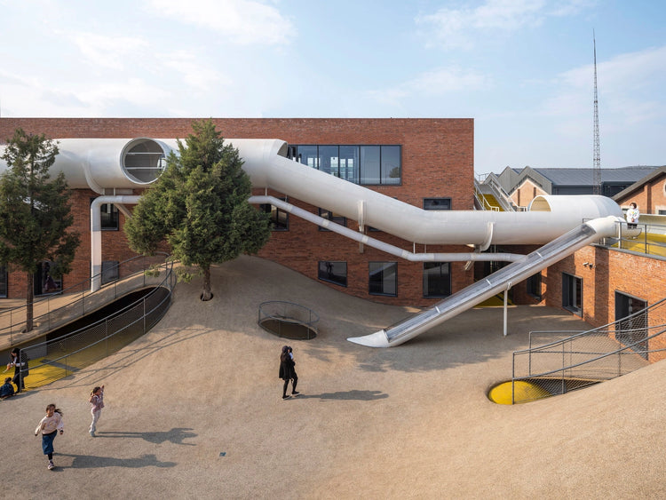 Building For Change – the Architecture of Creative Reuse, Table Book