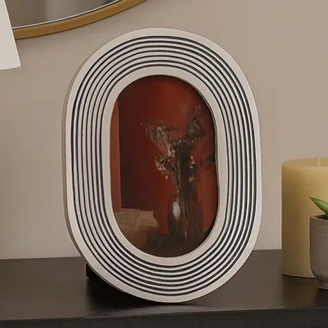 Photo Frame - White/Black Resin Etched Lines, 4x6 in.