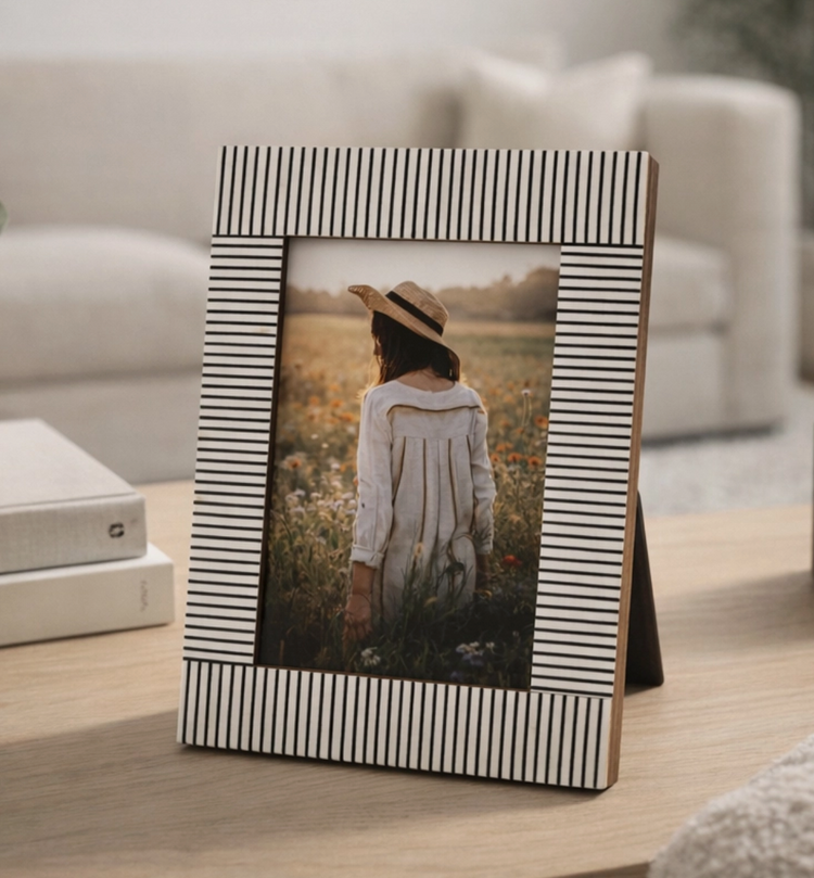 Photo Frame - Black & White Resin