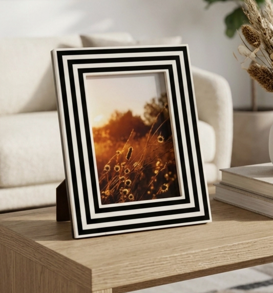 Photo Frame - Black & White Resin Thick Stripe